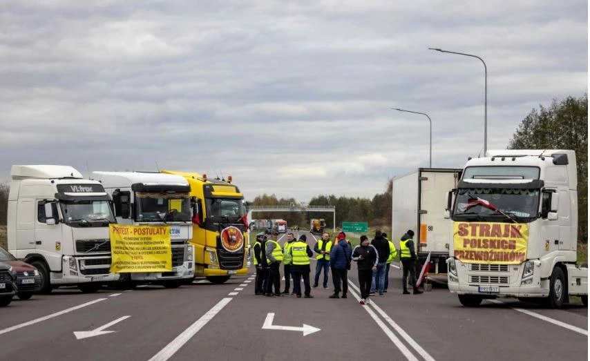 Polish truckers block Ukraine border points in protest