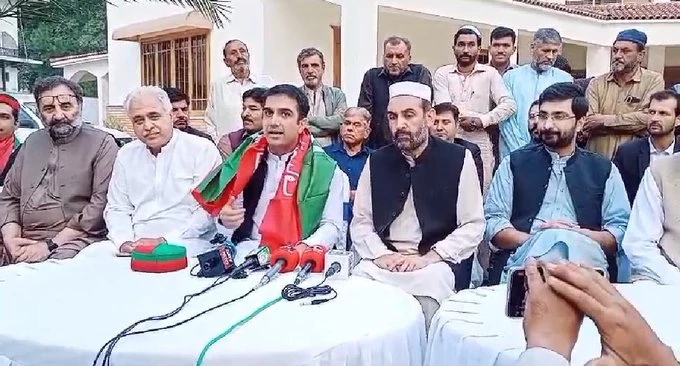 Senior PPP leader in Nowshera joins PTI