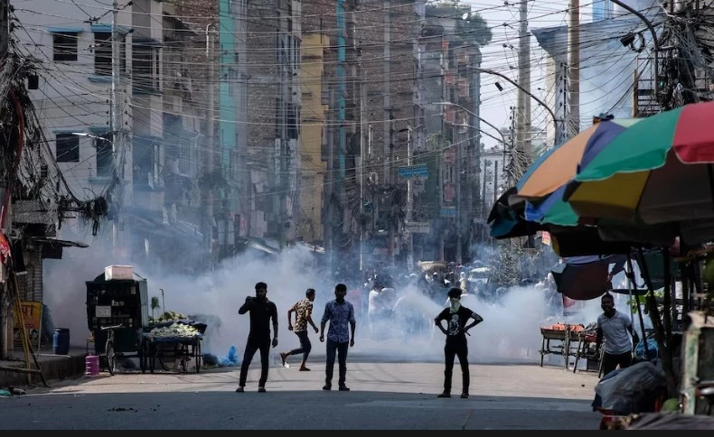 Bangladesh police fire tear gas at protesting garment workers