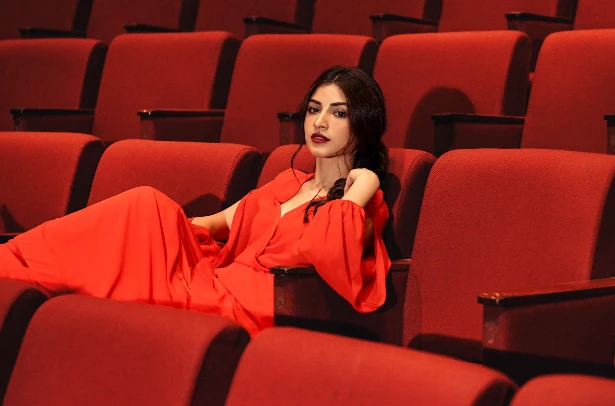 Kinza Hashmi all alone in cinema, hall