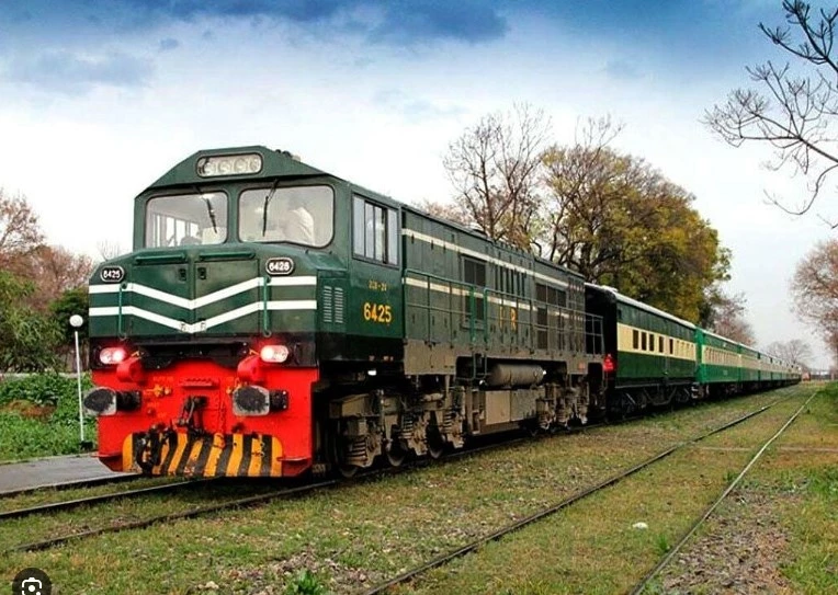 PIA’s financial crunch boosts Pakistan Railways revenue