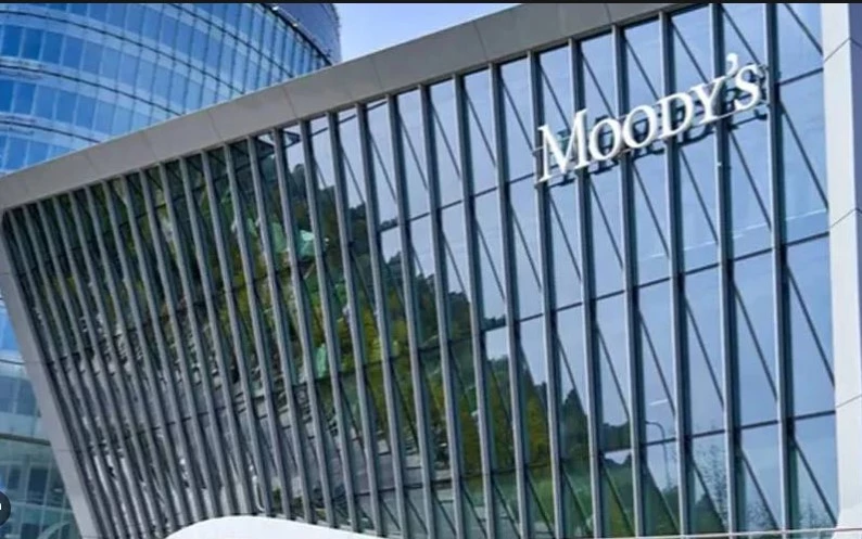 Moody's downgrades US debt rating outlook to negative