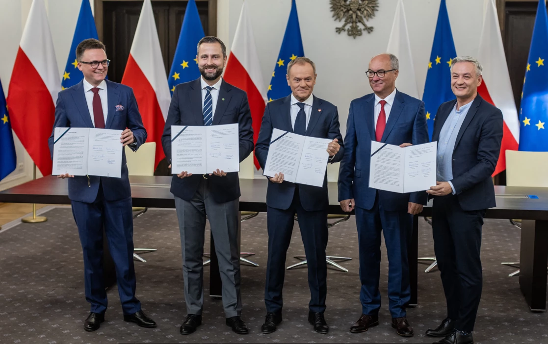 Polish opposition signs coalition deal, 'ready' to govern