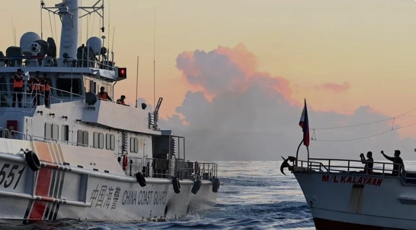 Chinese vessels in high-seas chase of Philippine boat with media