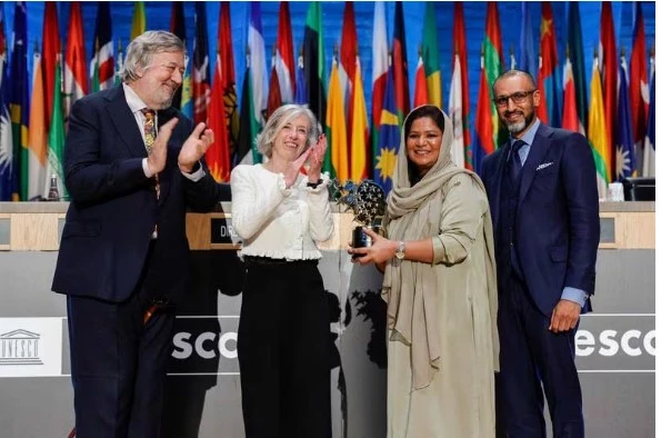 Gujranwala teacher who won UNESCO’s $1m prize warmly welcomed on her return