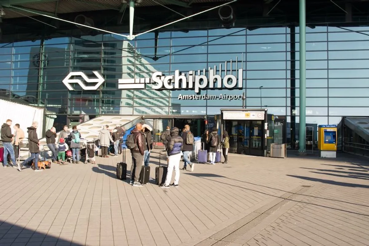 Netherlands shelves plan to cut Schiphol flights