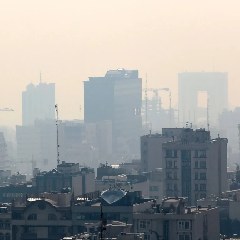 Pupils, employees urged to stay home in smog-hit Tehran