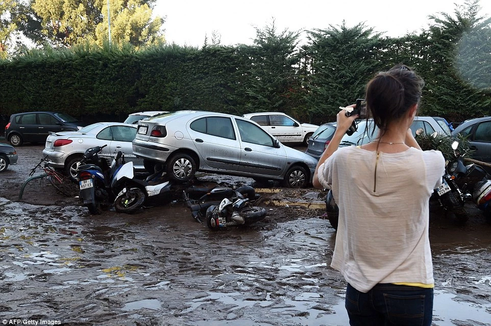 Flash floods kill 100 in Horn of Africa: charity