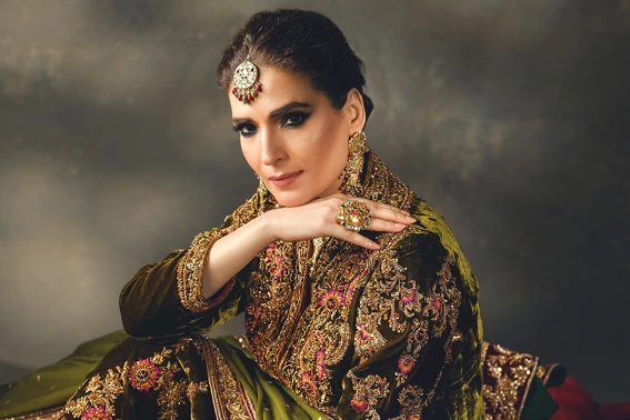 Resham breathes in ancient moments, grooves to ‘mujh sey pehli si mohabbat mery Mehboob na mang’