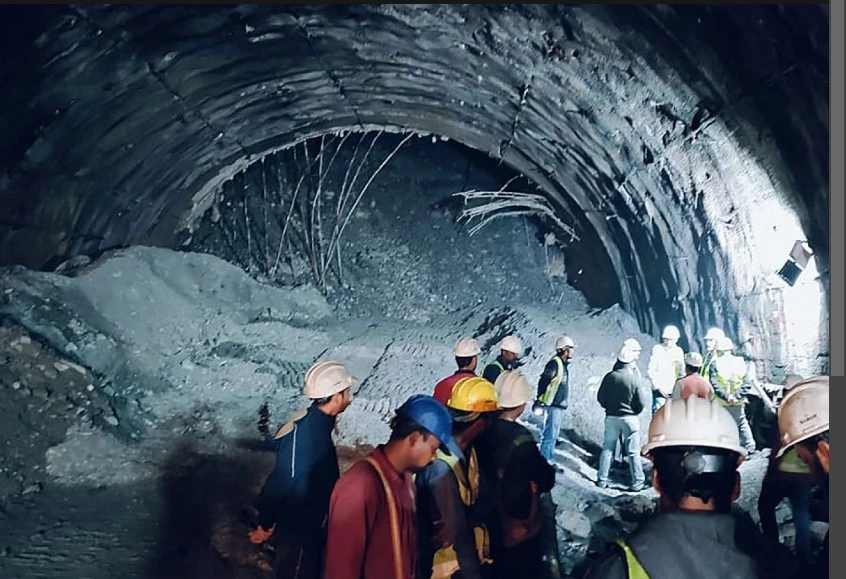 India tunnel rescue efforts paused over fears of cave-in