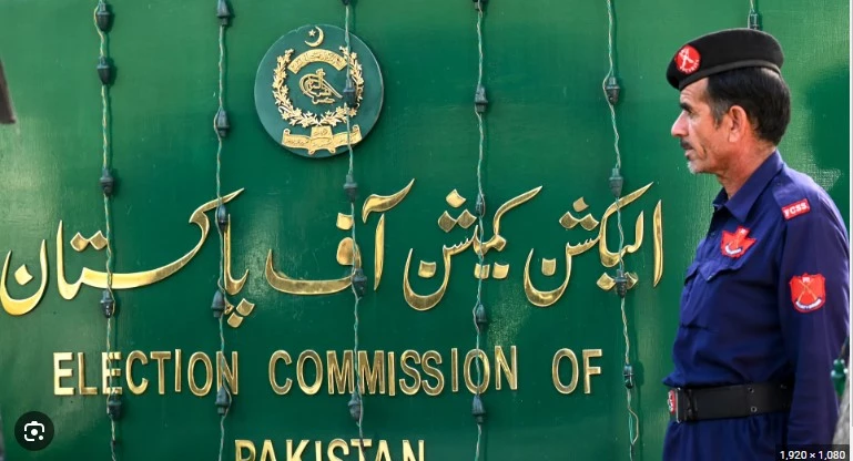 ECP gets 2,000 laptops from HEC for ROs, DROs