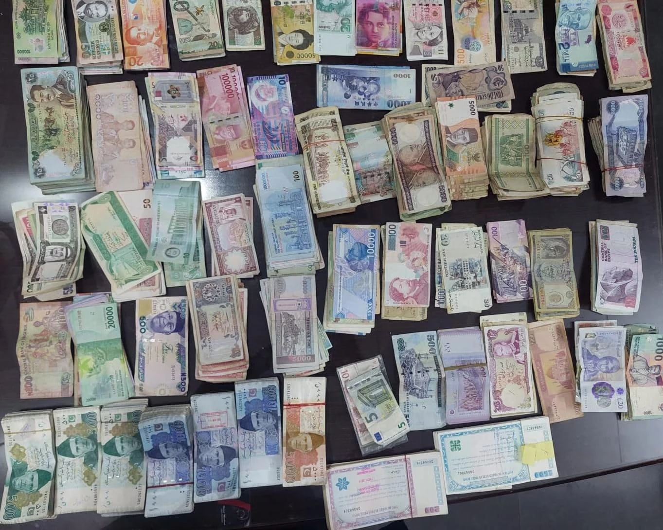 FIA unearths vast network of illegal currency dealers in Karachi