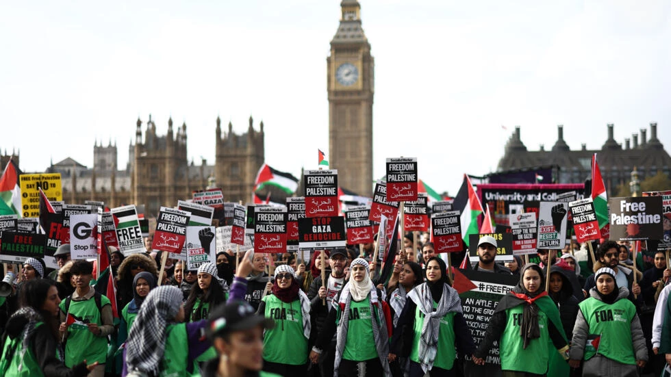 Pro-Palestinian demonstrators rally in France, Britain