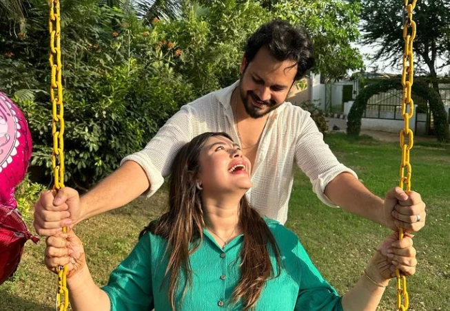 Azlan Shah and Warisha Javed's love moment wins hearts of many                                                                                                                           