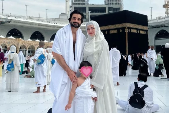 Naimal Khawar and Hamza Ali Abbasi perform Umrah with son Mustafa