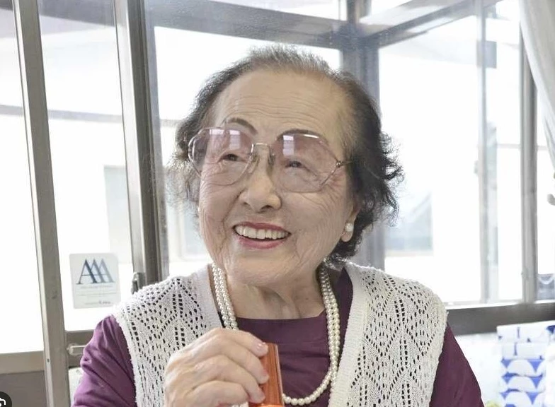 World's oldest beauty adviser sitting pretty