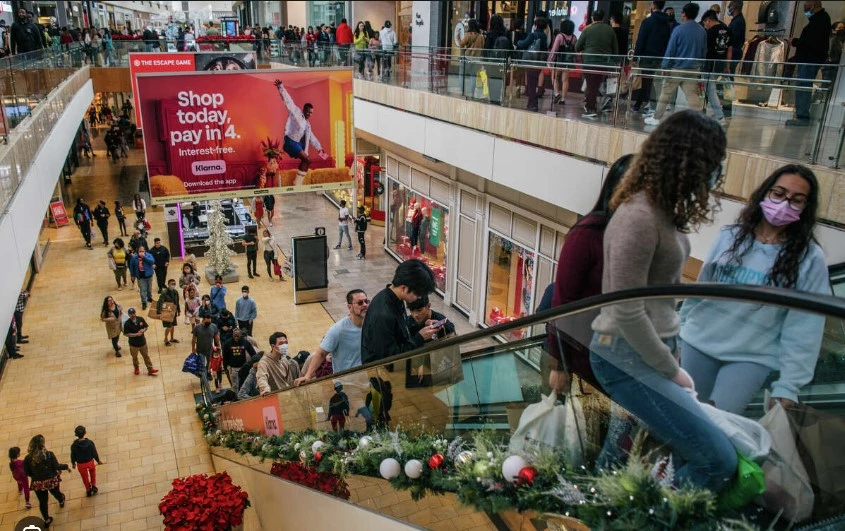 Black Friday kicks off US holiday shopping season