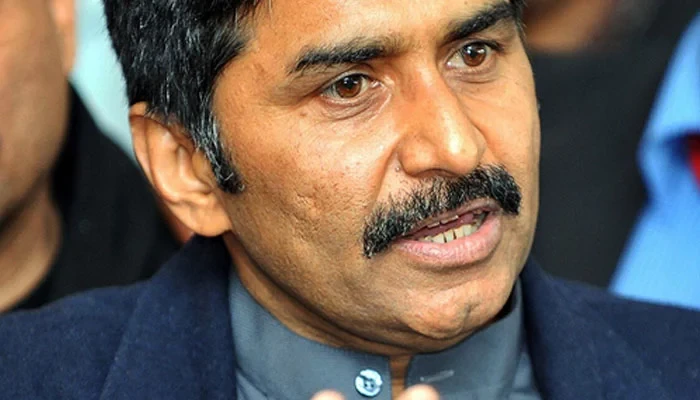 Miandad criticizes PCB for appointing young coaches  