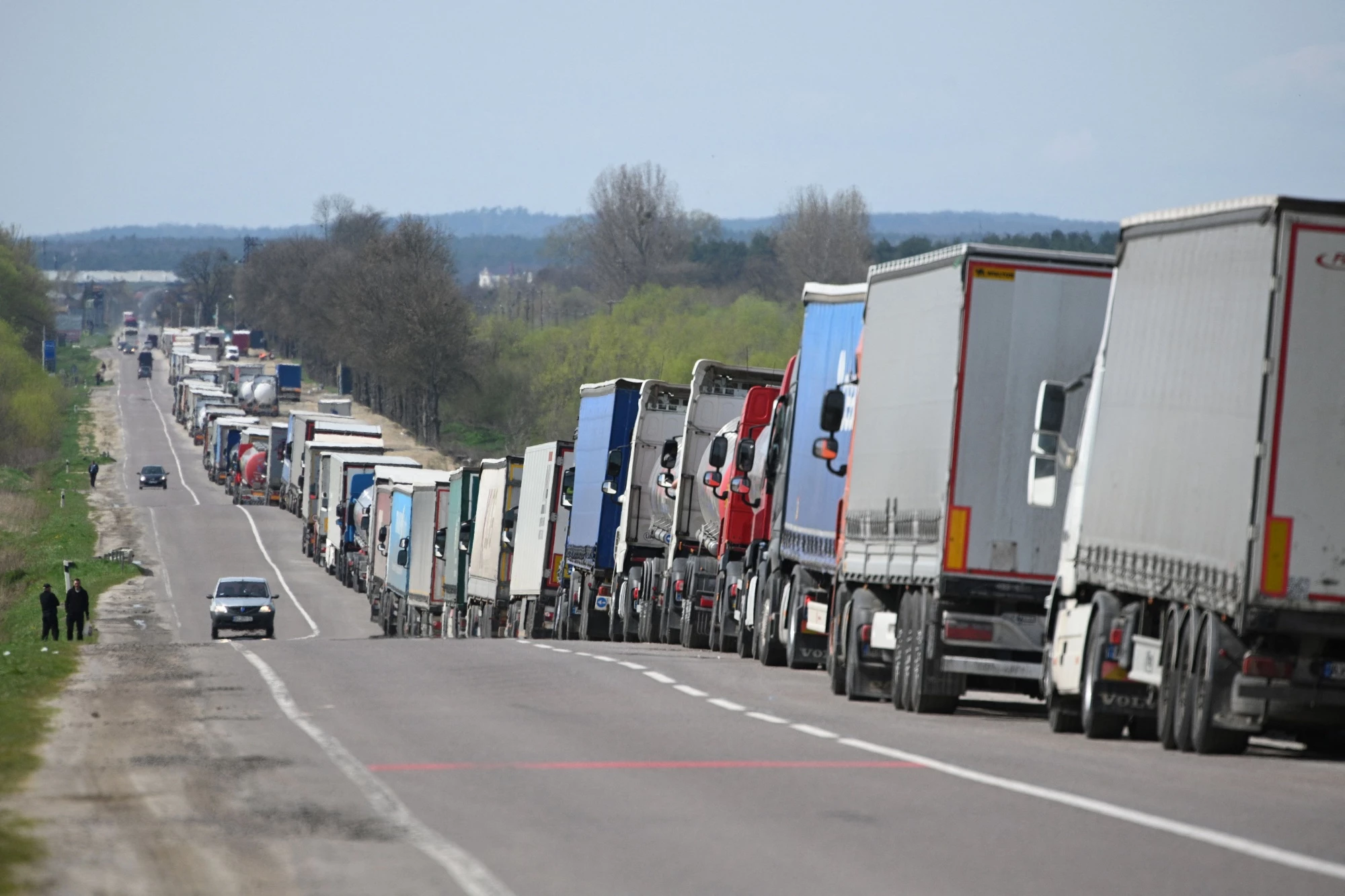 Polish truckers expand Ukraine border blockade as farmers join in