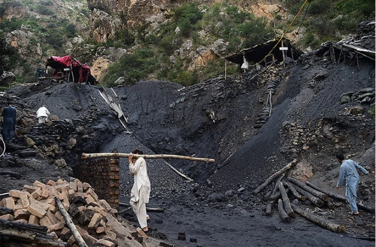 Casualties feared as blast rips through coalpit in Chakwal