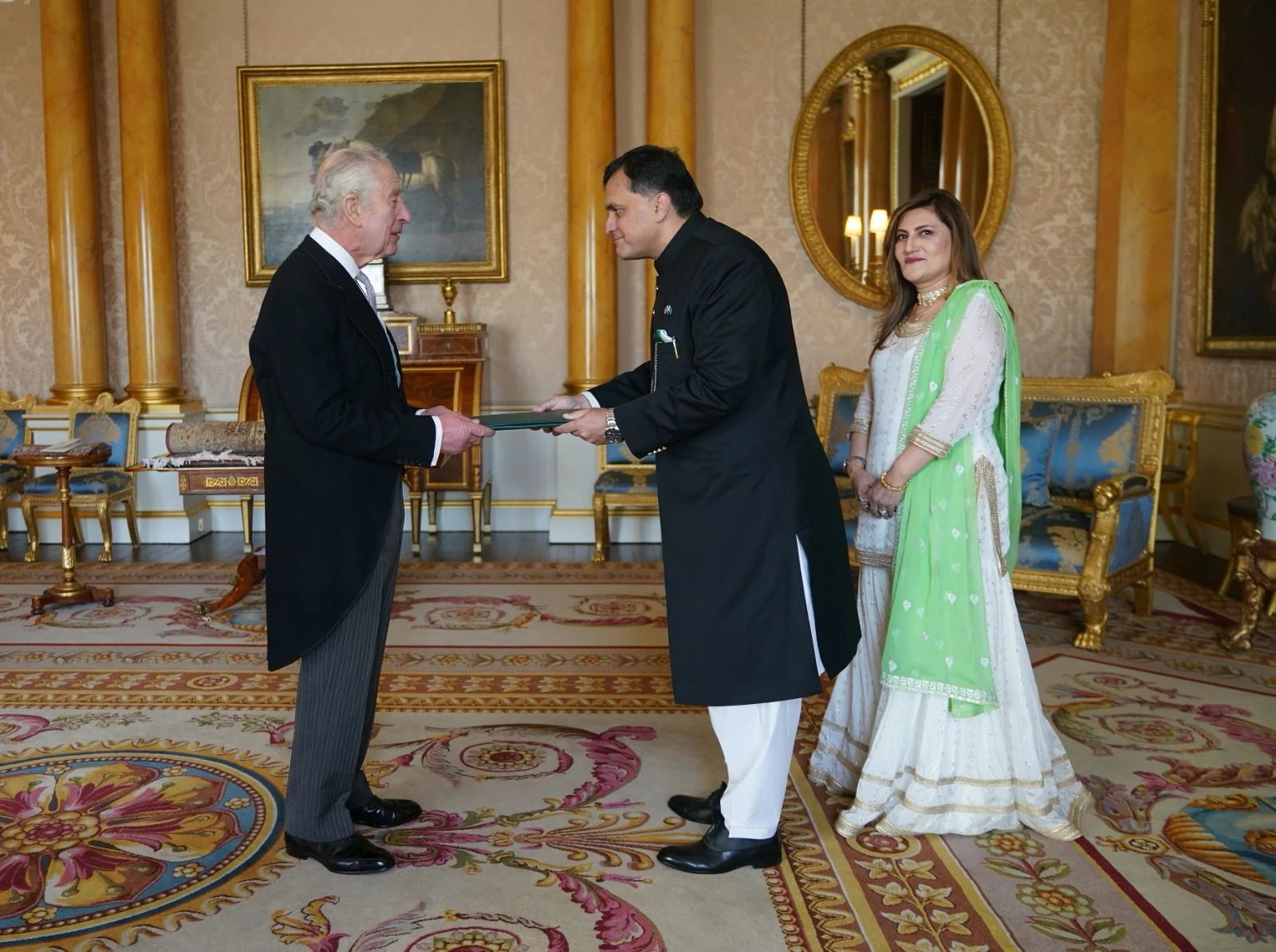 Pakistan's high commissioner to UK presents credentials to King Charles III