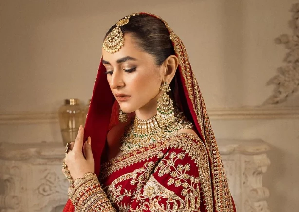 Yumna Zaidi exudes royalty while swaying to ‘chaap tilak sab cheen li rey’