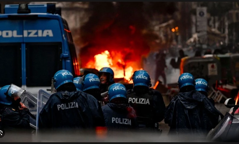 Police officers injured in clashes at Frankfurt game