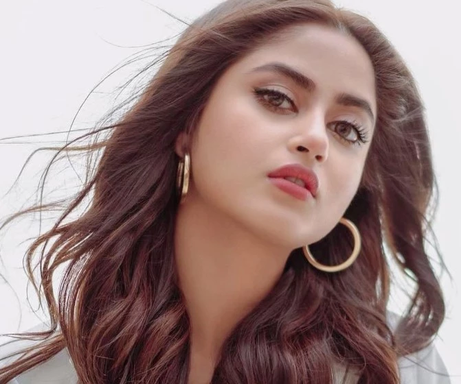 Sajal claps back to fans demanding ‘better pictures’