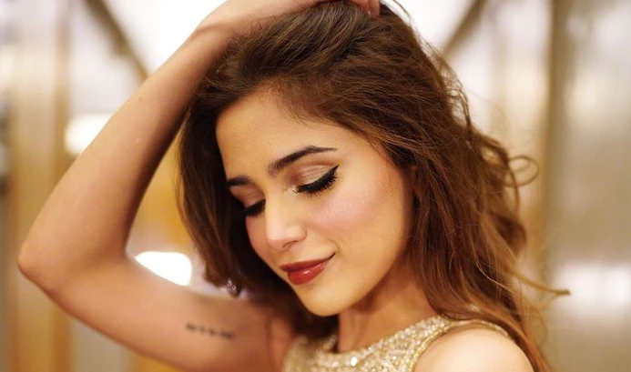 Aima Baig’s bold outfit at night out infuriates mixed reactions