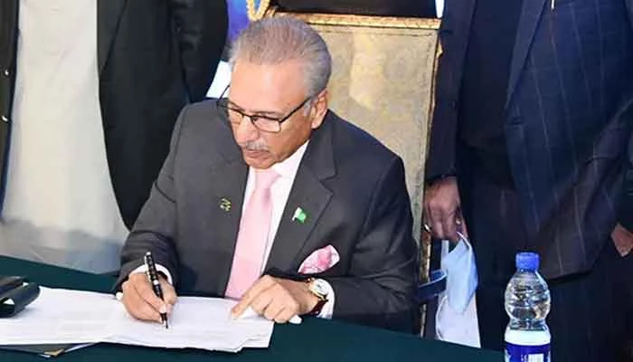 President Alvi approves 4 new ordinances to fulfil IMF program's requirements