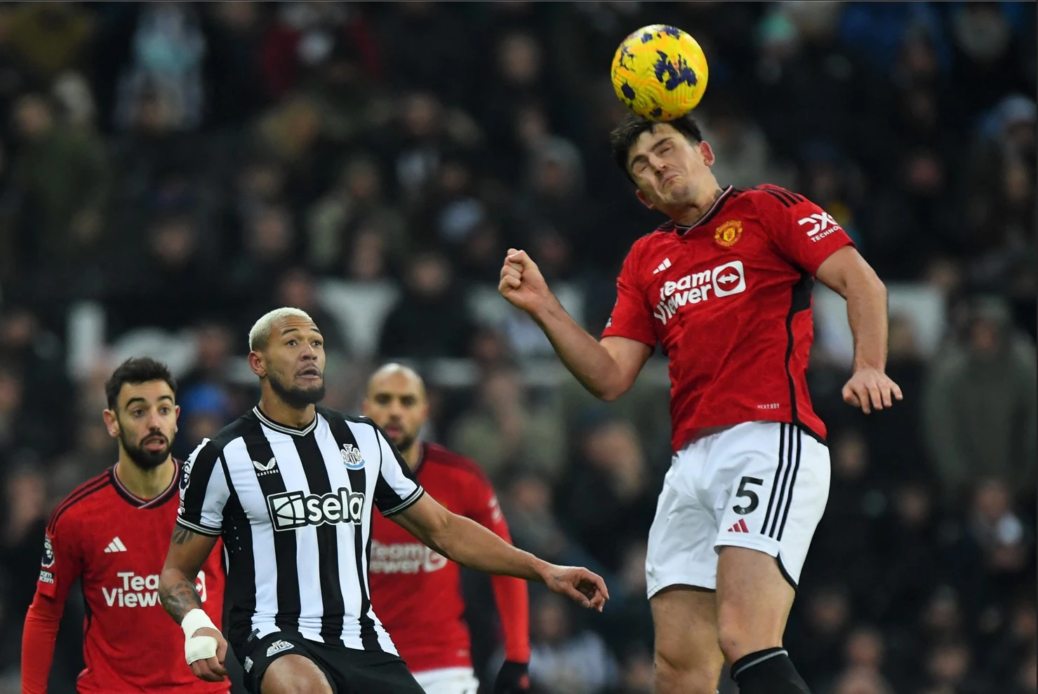 Newcastle inflict more misery on Man Utd, Arsenal extend Premier League lead