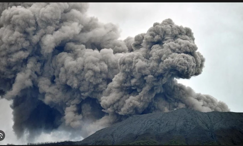 11 hikers dead after Indonesia volcano erupts, survivors found