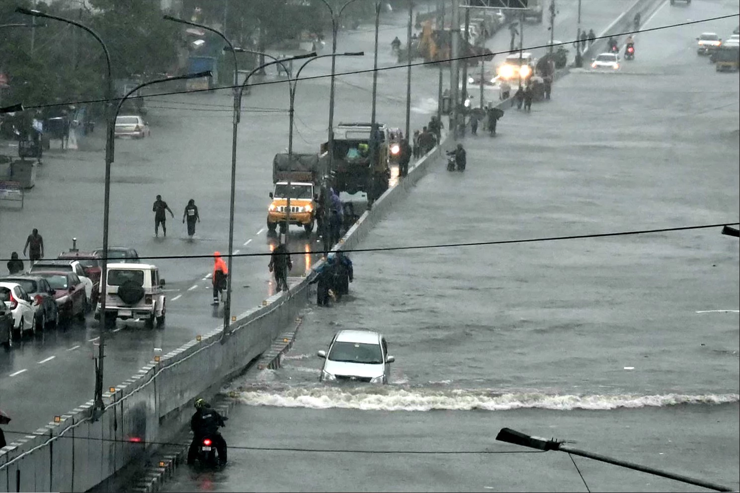 Eight dead as cyclone batters India's southeast coast