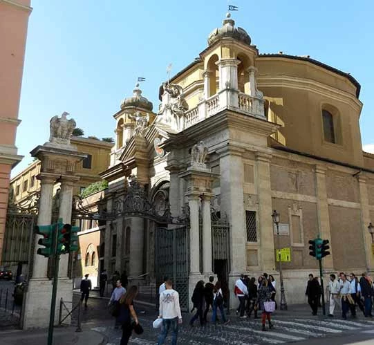 UNESCO backs renovation of barracks of papal Swiss Guard