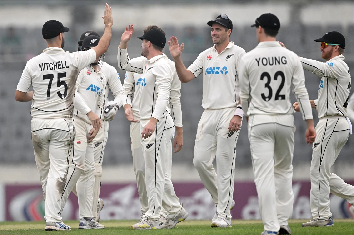 Glenn Phillips guides nervy NZ win over Bangladesh in second Test