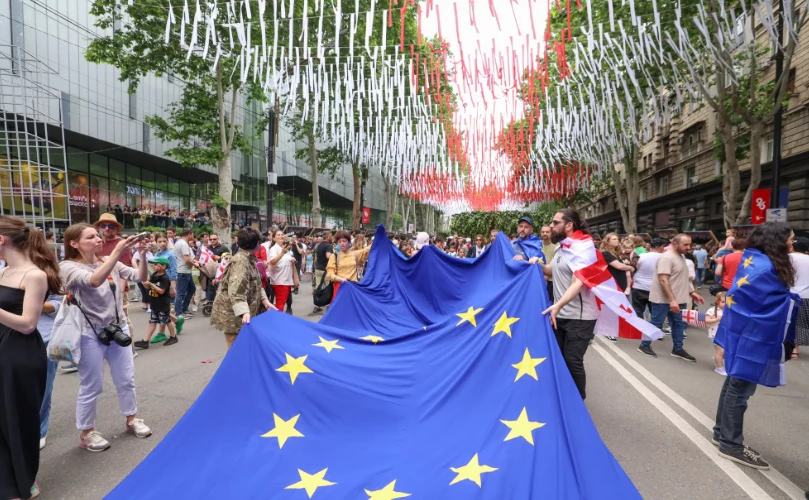 Georgians march for EU ahead of candidacy decision