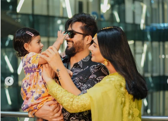 Netizens in awe over Sarah & Alyana giving sweet ‘Champi’ to Falak Shabbir