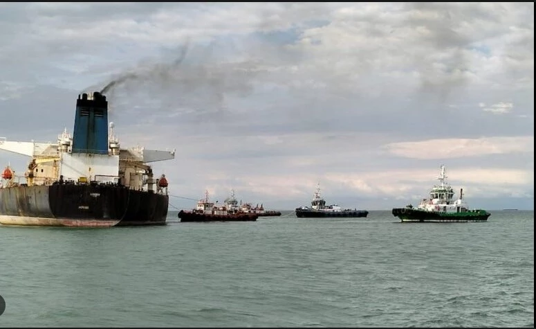 Tanker with Venezuelan oil runs aground in Indonesian waters