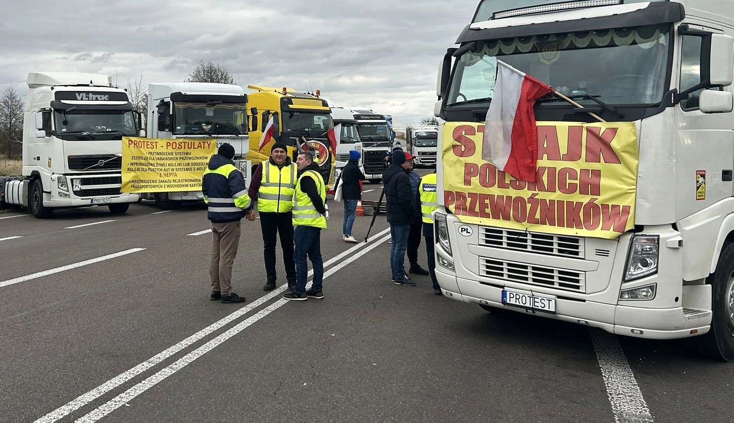 Key Ukraine-Poland crossing reopens despite truckers protest