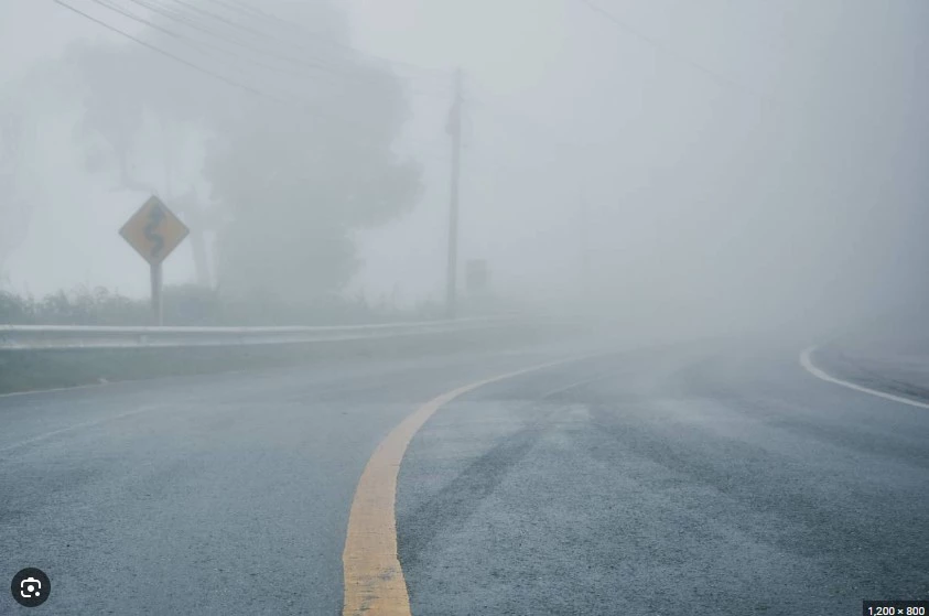 Sections of motorway closed as fog engulfs Punjab, Sindh cities