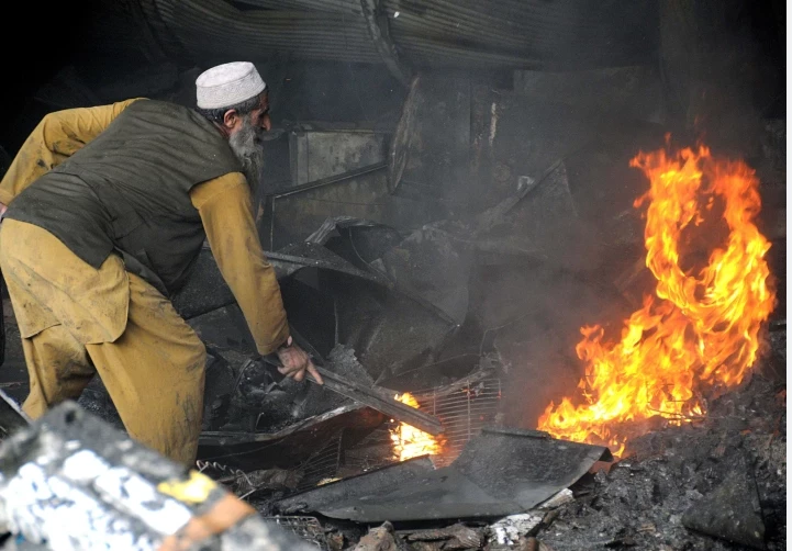 Fire breaks out in Peshawar cloth market