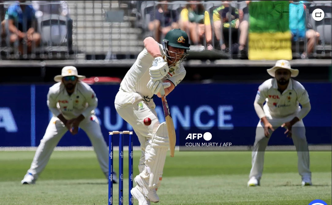 Under-fire Warner hits 164 as Australia take control against Pakistan