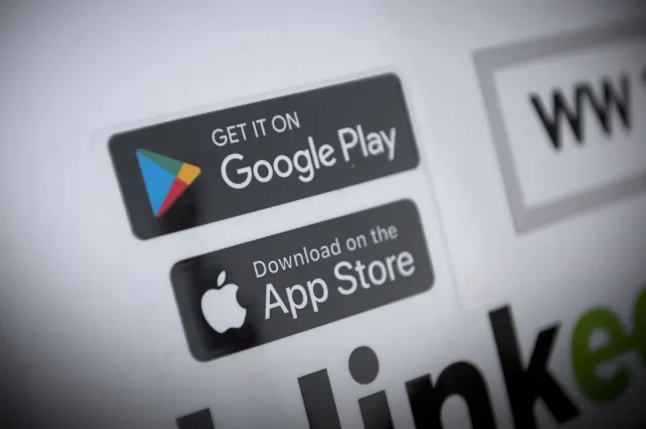 EU probes Apple's App Store, Google Play