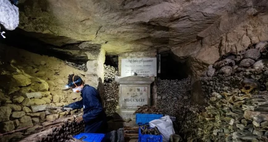 Dry bone walls: Paris rebuilds its Catacombs