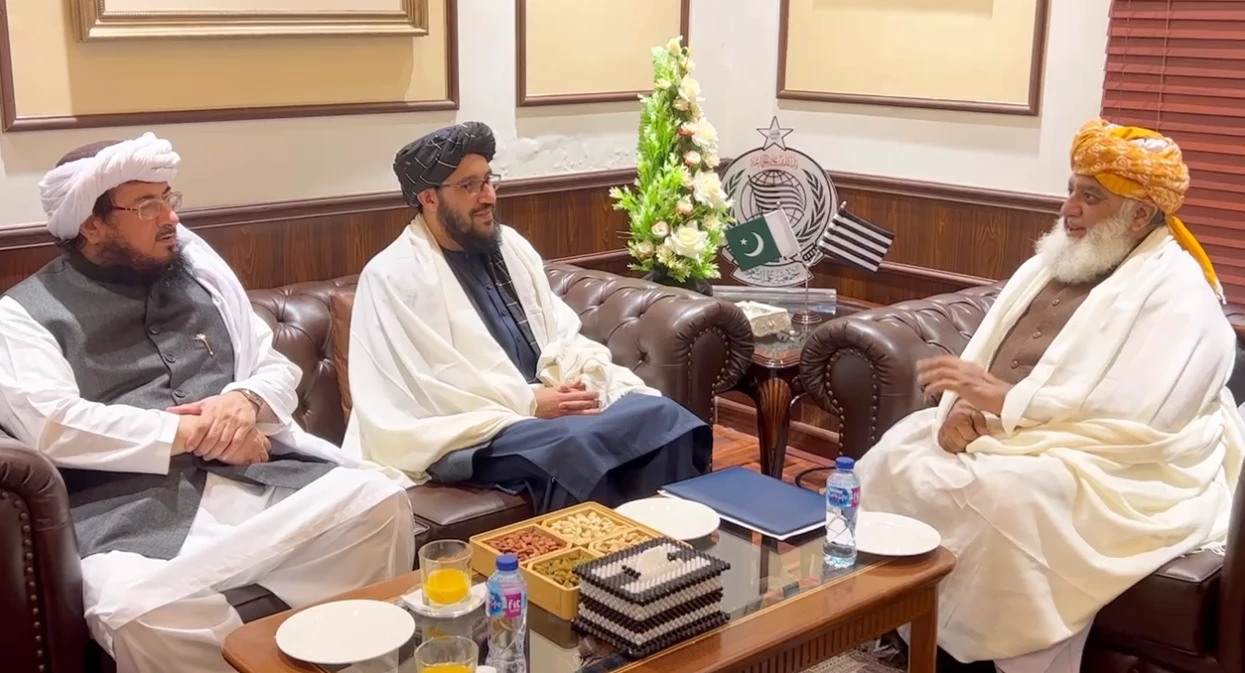 Afghan envoy meets JUI chief, invites him to Kabul