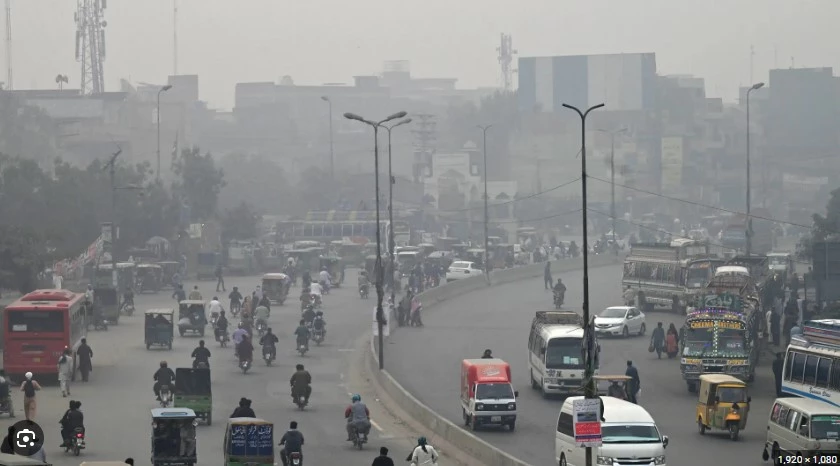 Air quality of smog-choked Lahore improves after yesterday’s artificial rain