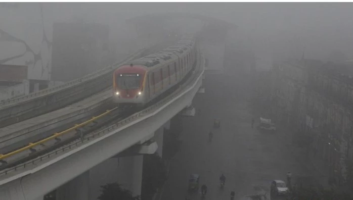 Fog rules the roost in various parts of Punjab, hampers traffic on motorway