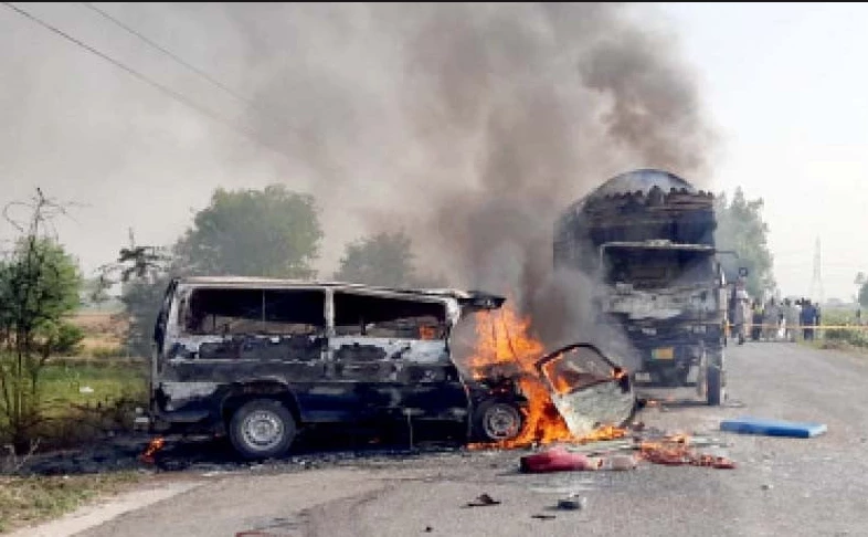 Four dead in van-truck collision in Bahawalpur amid fog