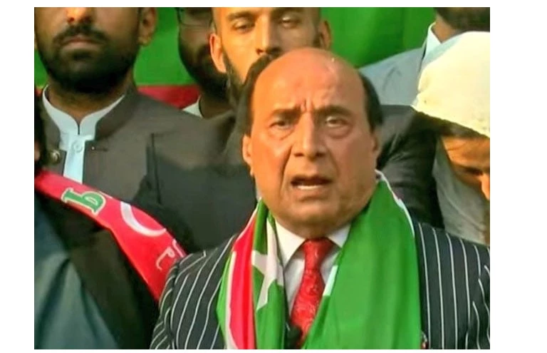 Sardar Latif Khosa joins PTI, expresses dedication to serving the nation