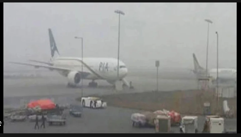 Thick fog delays many flights at Lahore Airport